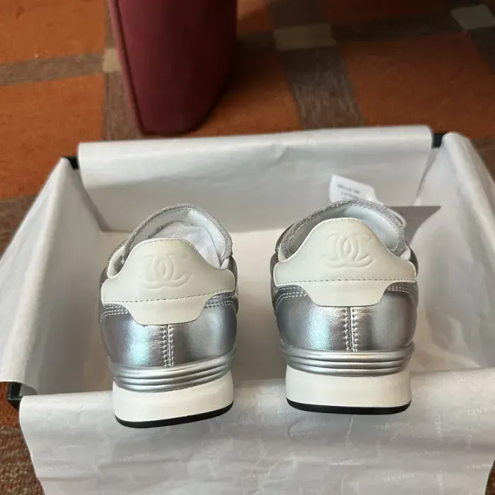 Cn Sneaker, alternate view