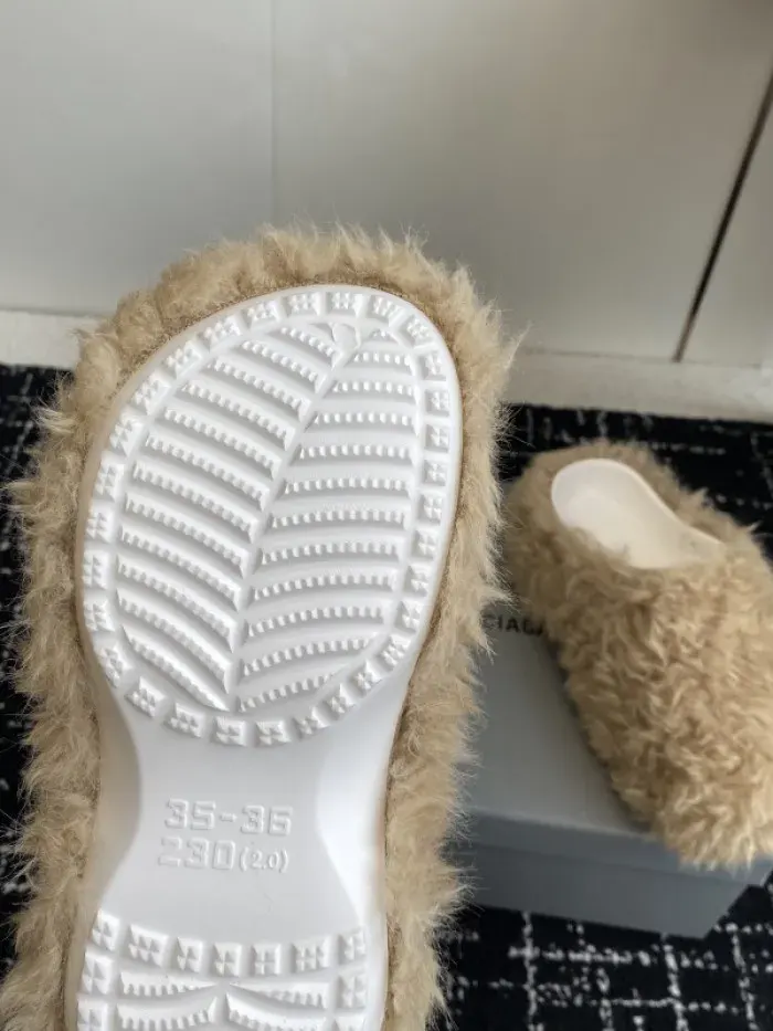 Bl Sandal, alternate view
