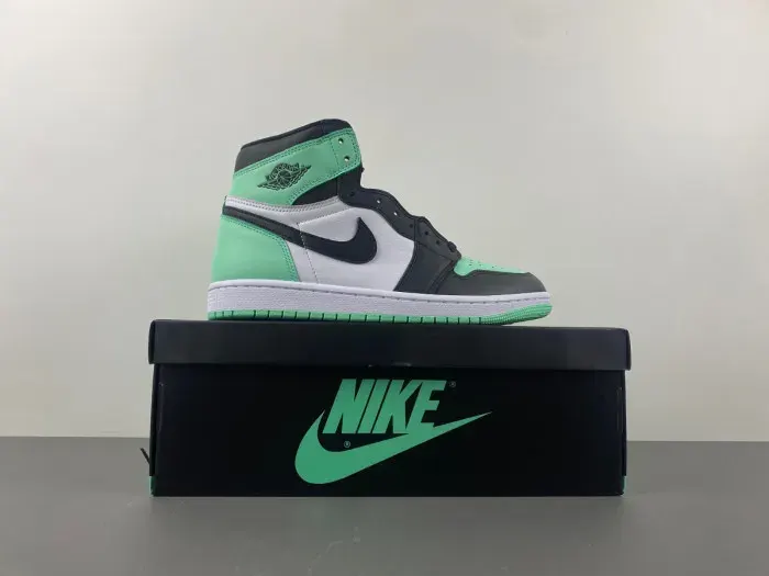 Air Jordan 1 High Og “Green Glow” Dz5485-130, alternate view