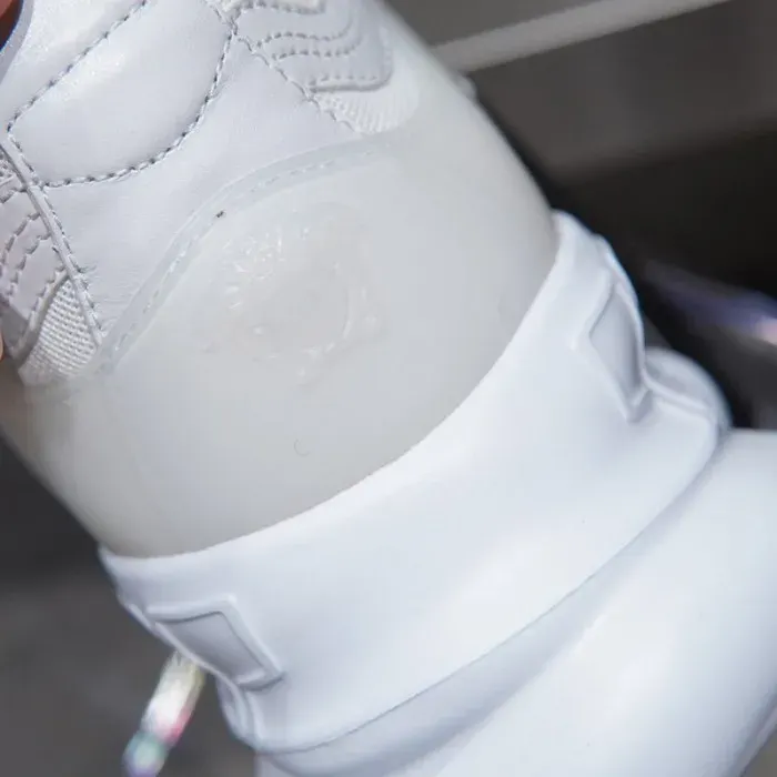 Vse Sneaker, alternate view