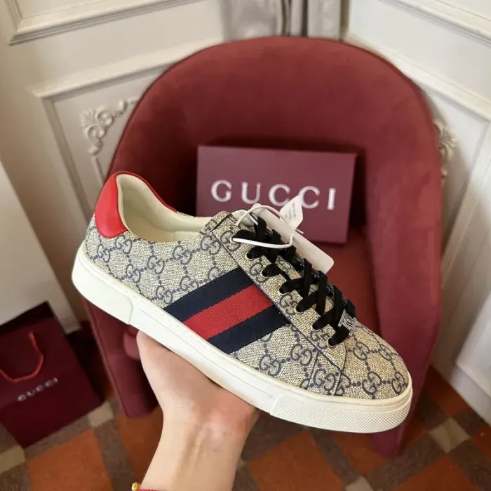 Gui Sneaker, alternate view