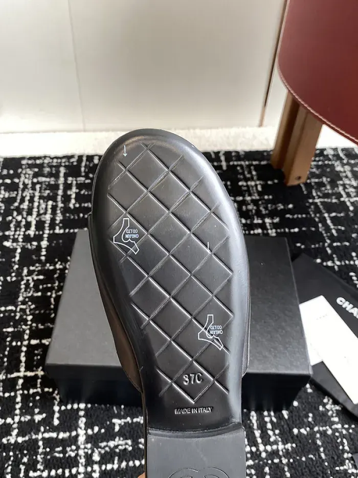Cn Sandal 01, alternate view