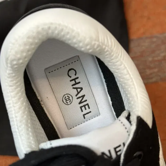 Cn Sneaker, alternate view