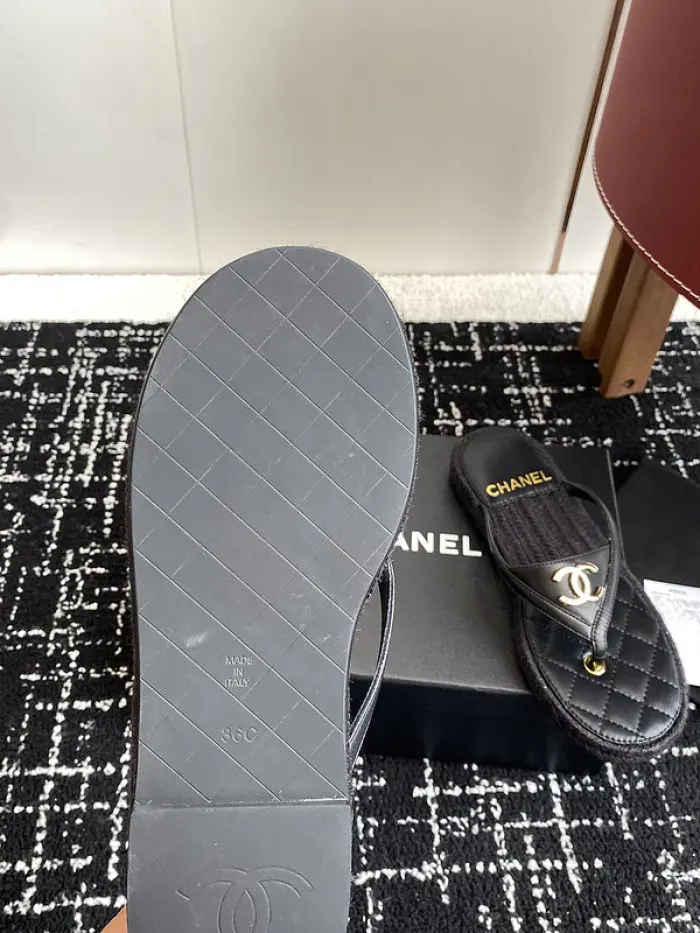 Cn Sandal, alternate view