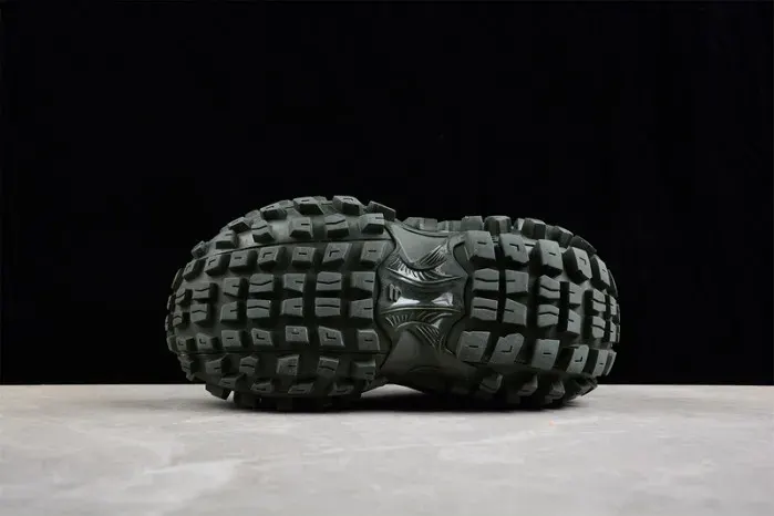 Balenciaga Sneaker, alternate view