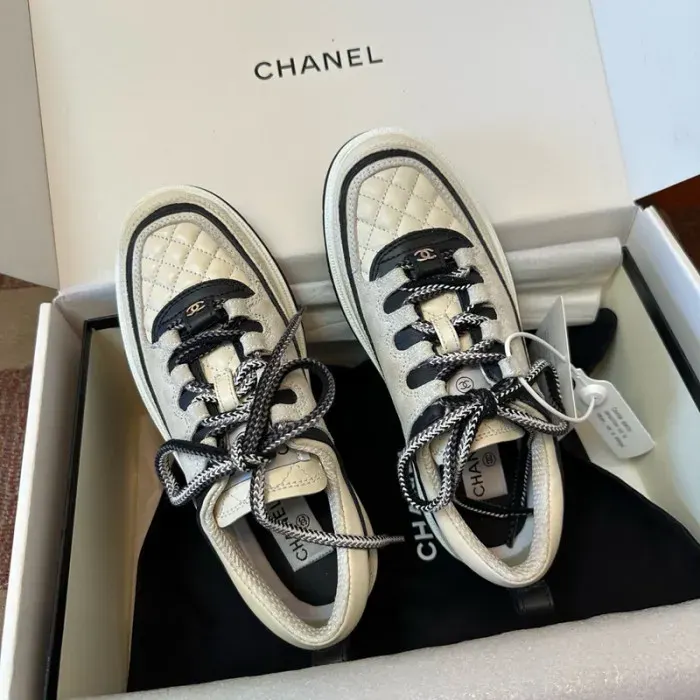 Cn Sneaker, alternate view
