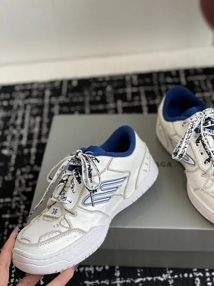 Balenciaga Sneaker, alternate view